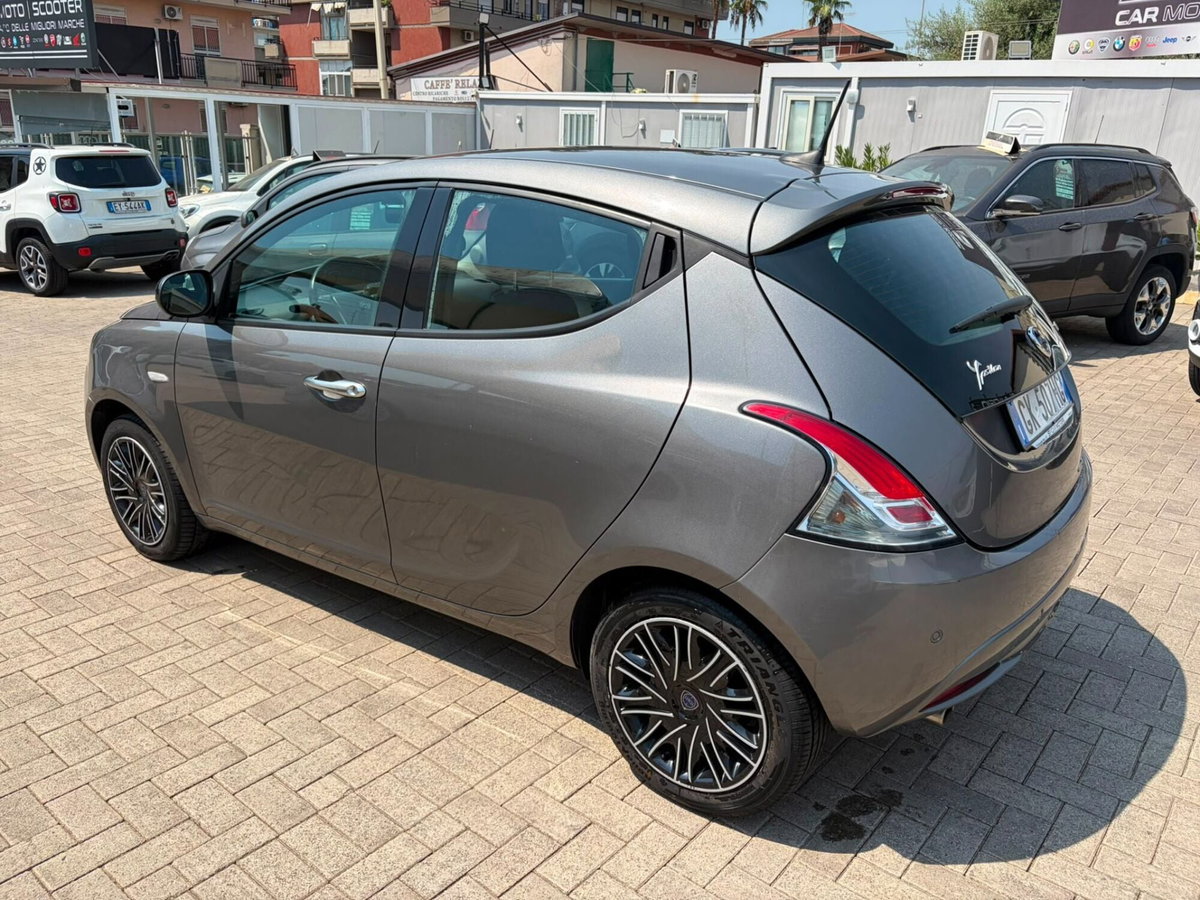 Lancia Ypsilon 1.0 FireFly 5 porte S&S Hybrid Ecochic Gold (3)