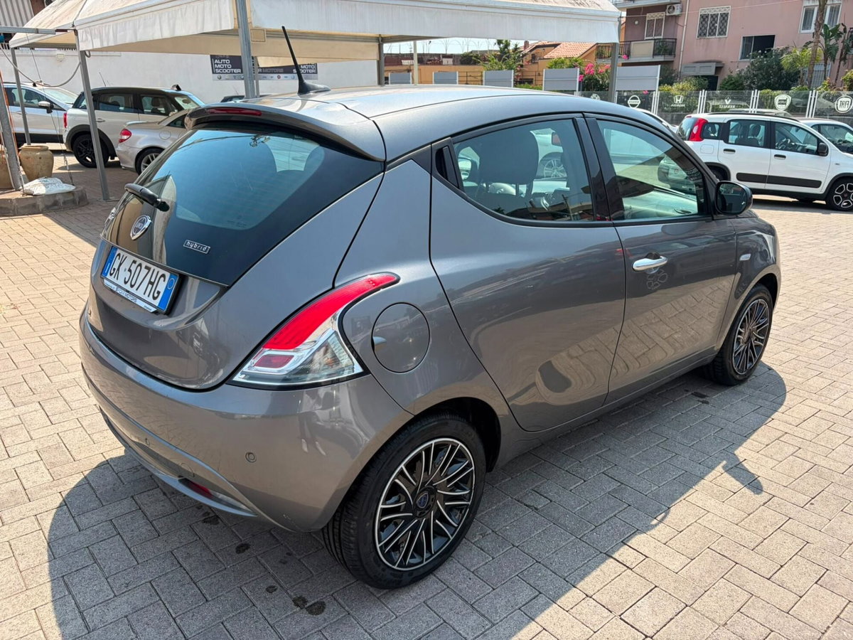Lancia Ypsilon 1.0 FireFly 5 porte S&S Hybrid Ecochic Gold (4)