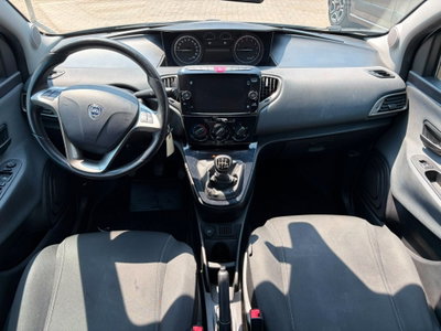 Lancia Ypsilon 1.0 FireFly 5 porte S&S Hybrid Ecochic Gold (7)