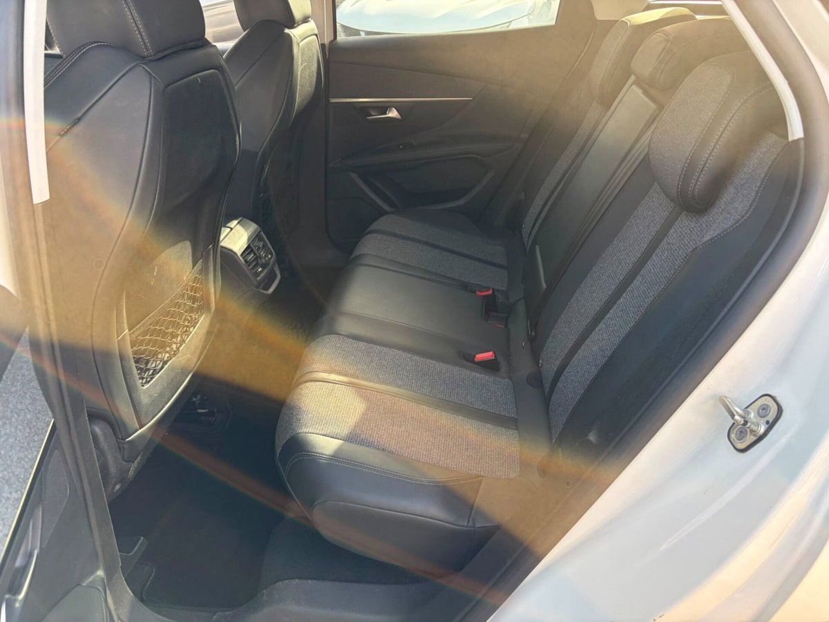 Peugeot 3008 BlueHDi 130 S&S Allure (8)