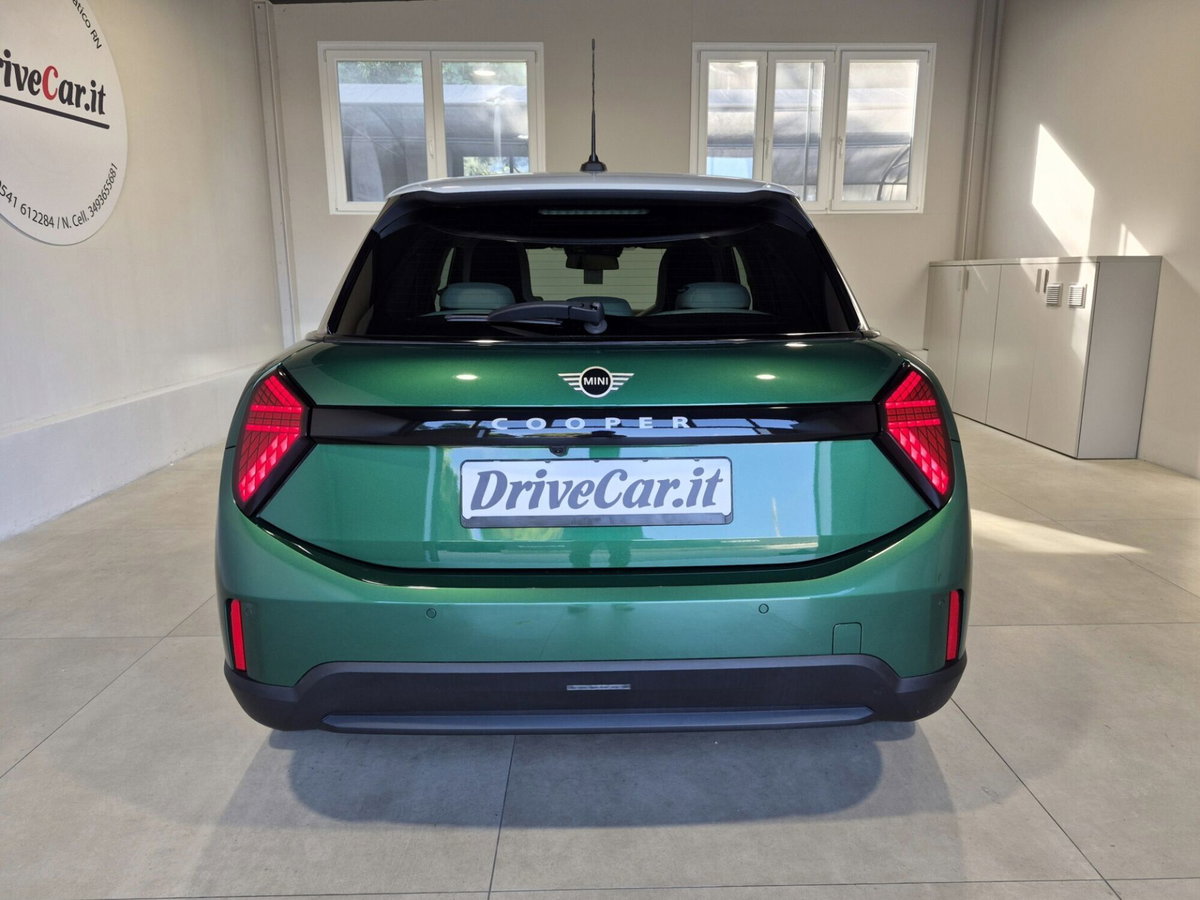 MINI Mini 5p 1.5 C Favoured auto (10)
