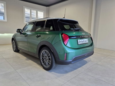 MINI Mini 5p 1.5 C Favoured auto (11)