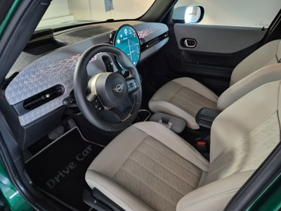 MINI Mini 5p 1.5 C Favoured auto (12)