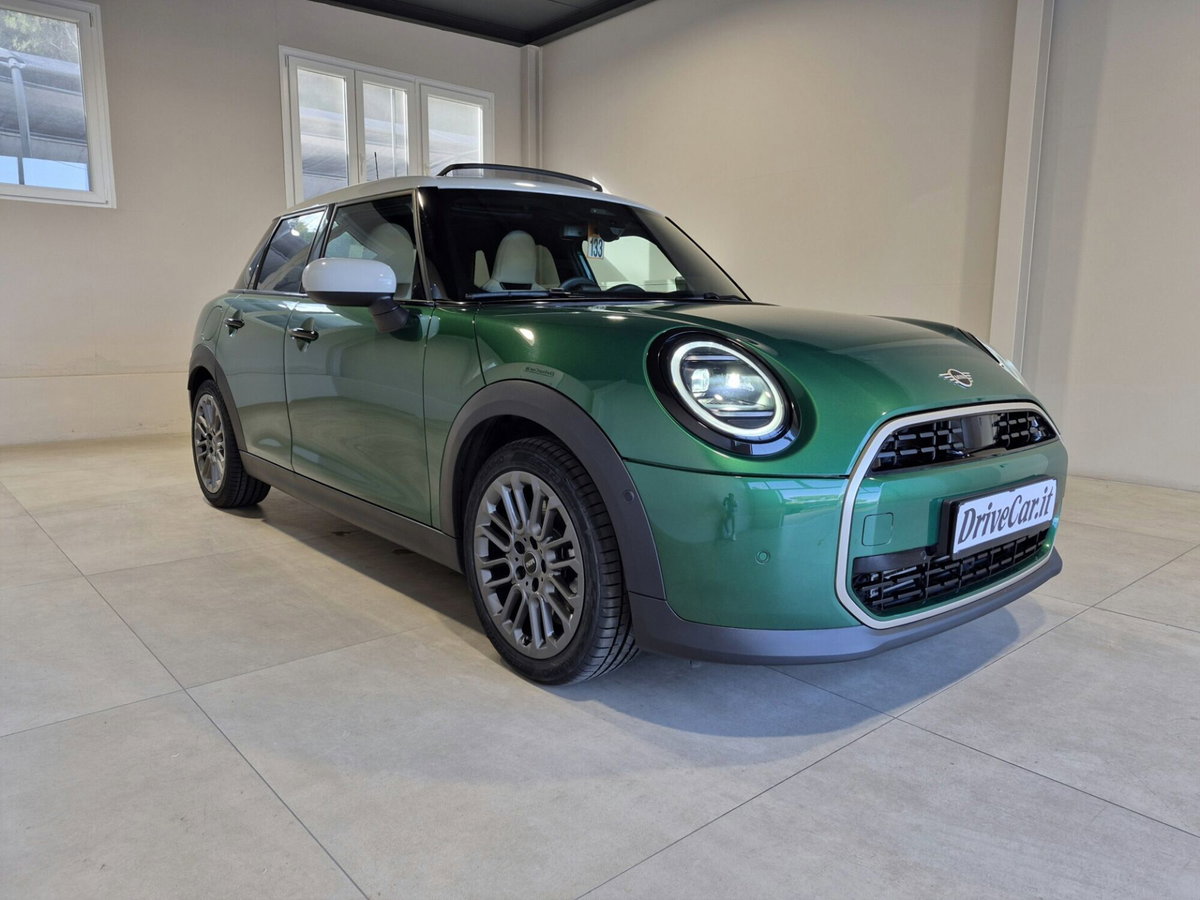 MINI Mini 5p 1.5 C Favoured auto (7)