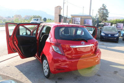 Toyota Yaris 1.D-4D DPF 5 porte (11)