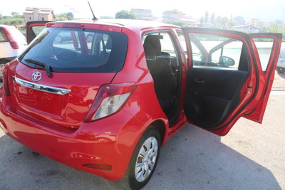 Toyota Yaris 1.D-4D DPF 5 porte (12)
