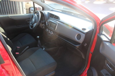 Toyota Yaris 1.D-4D DPF 5 porte (13)