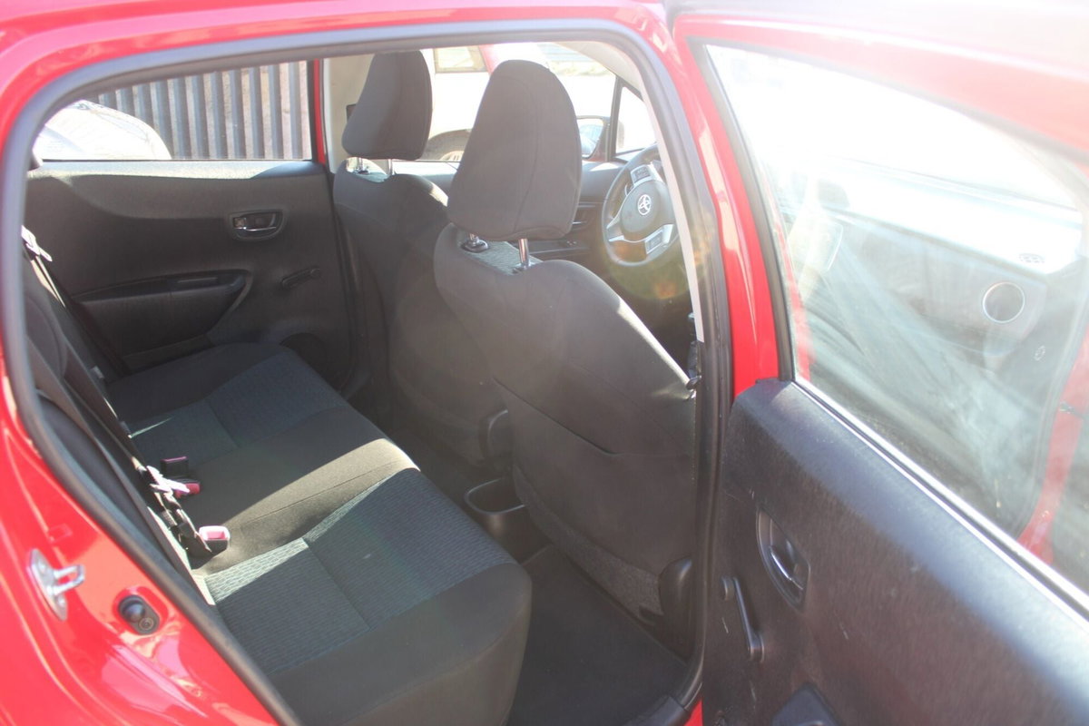 Toyota Yaris 1.D-4D DPF 5 porte (14)