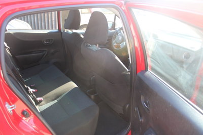 Toyota Yaris 1.D-4D DPF 5 porte (14)