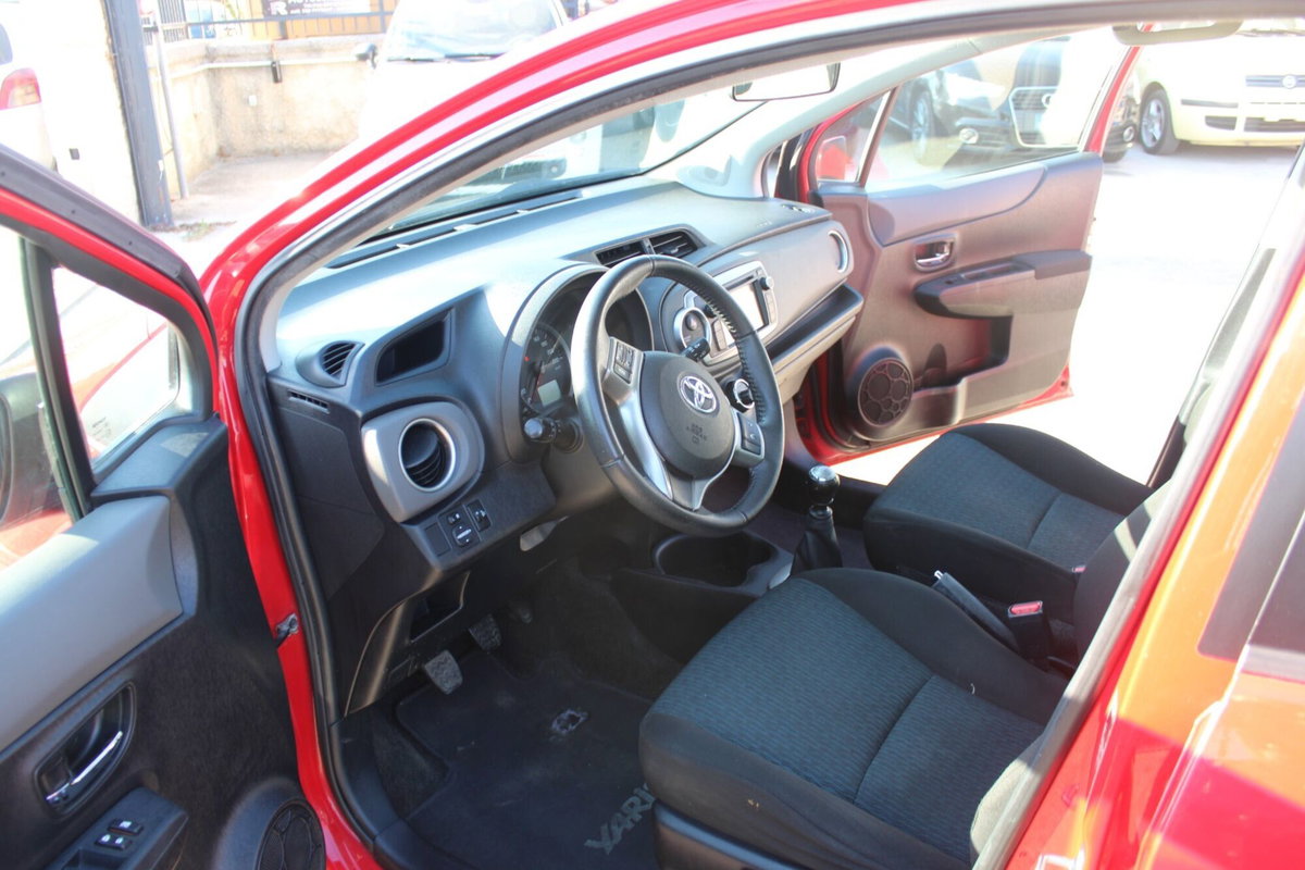 Toyota Yaris 1.D-4D DPF 5 porte (15)