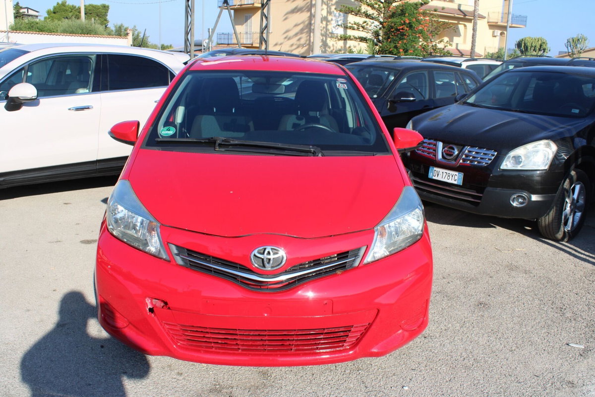 Toyota Yaris 1.D-4D DPF 5 porte (2)
