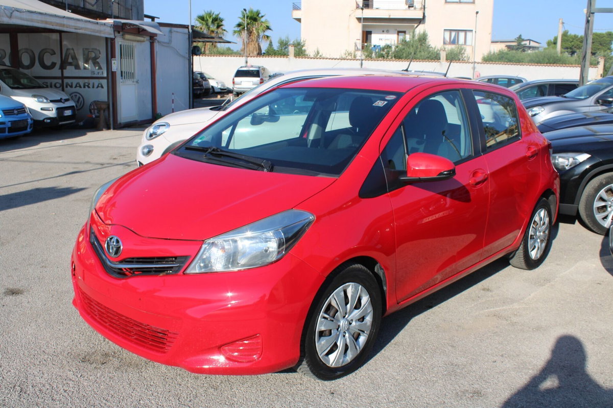 Toyota Yaris 1.D-4D DPF 5 porte (3)