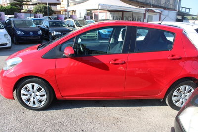 Toyota Yaris 1.D-4D DPF 5 porte (4)