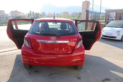 Toyota Yaris 1.D-4D DPF 5 porte (7)