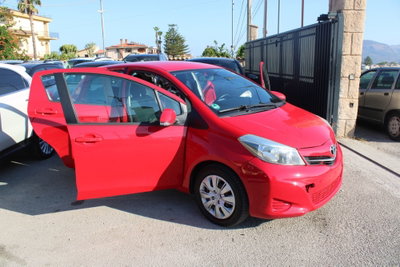 Toyota Yaris 1.D-4D DPF 5 porte (8)