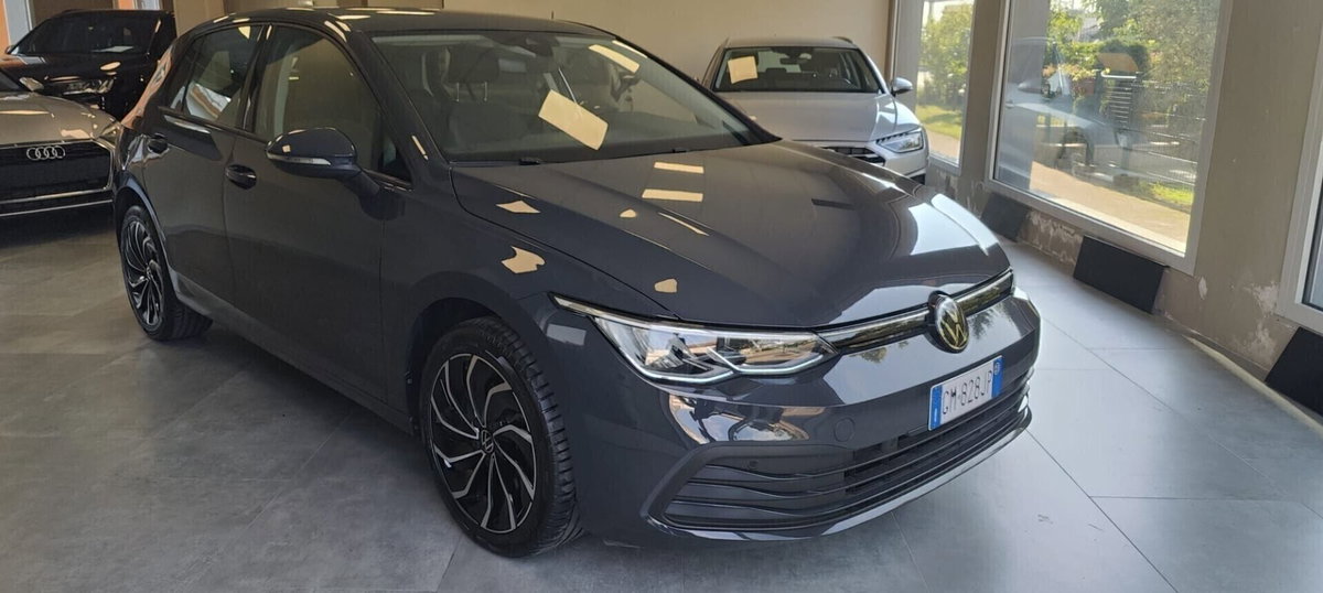 Volkswagen Golf 1.0 eTSI EVO DSG Life (2)