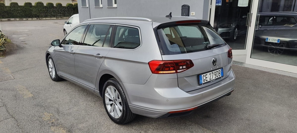 Volkswagen Passat Variant 2.0 TDI SCR 122 CV EVO DSG Business (9)