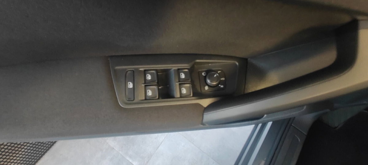 Volkswagen Tiguan 2.0 TDI 150 CV SCR DSG 4MOTION Life (14)