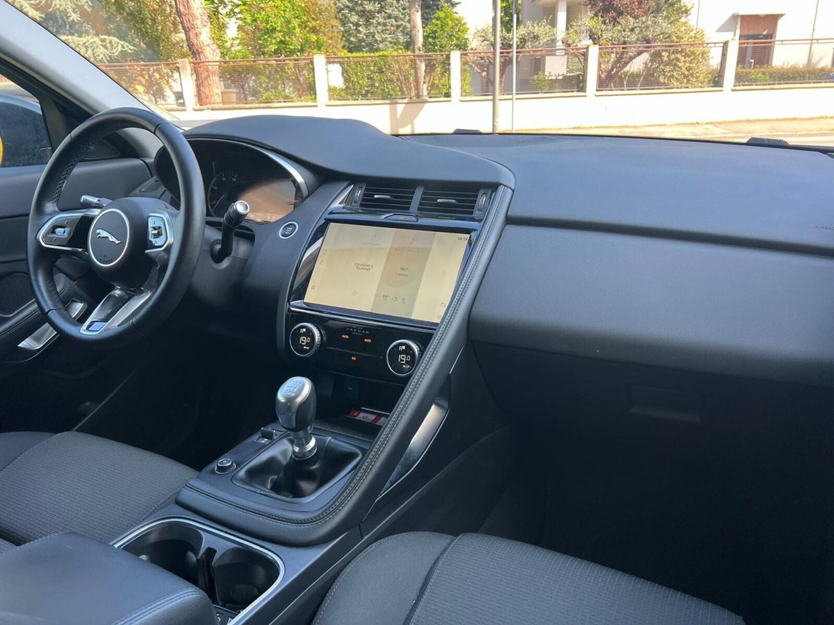 Jaguar F-Pace 2.0 D 163 CV Prestige (15)