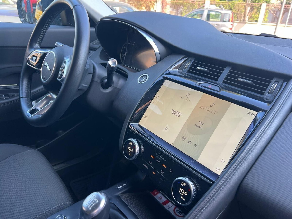 Jaguar F-Pace 2.0 D 163 CV Prestige (18)