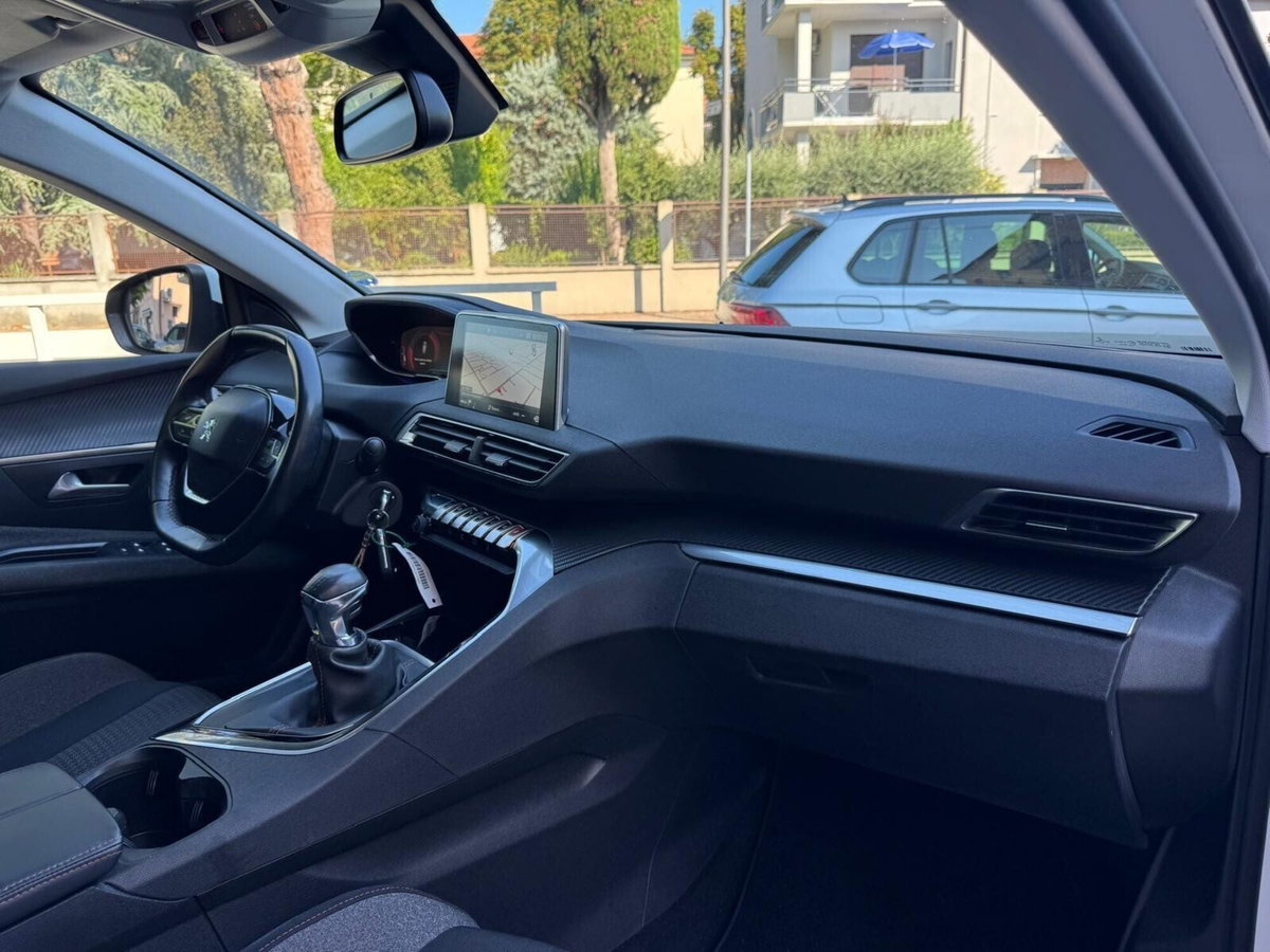 Peugeot 3008 BlueHDi 120 S&S Allure (11)