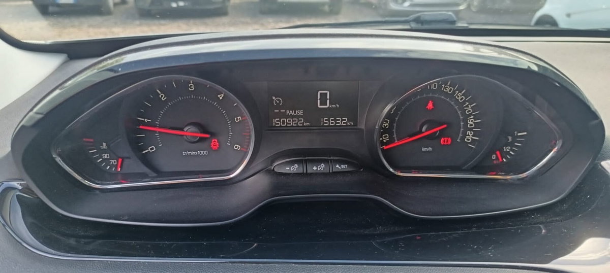 Peugeot 208 HDi 68 CV 5 porte Allure (10)