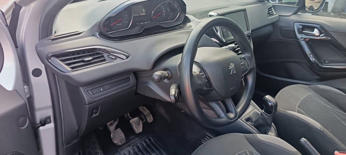 Peugeot 208 HDi 68 CV 5 porte Allure (11)