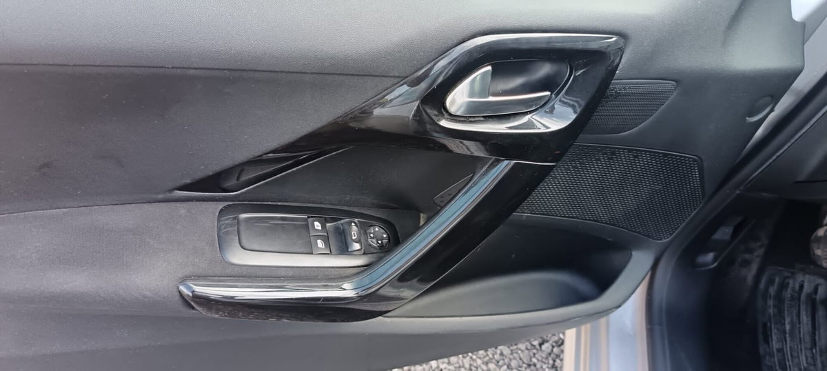 Peugeot 208 HDi 68 CV 5 porte Allure (12)