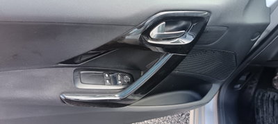 Peugeot 208 HDi 68 CV 5 porte Allure (12)