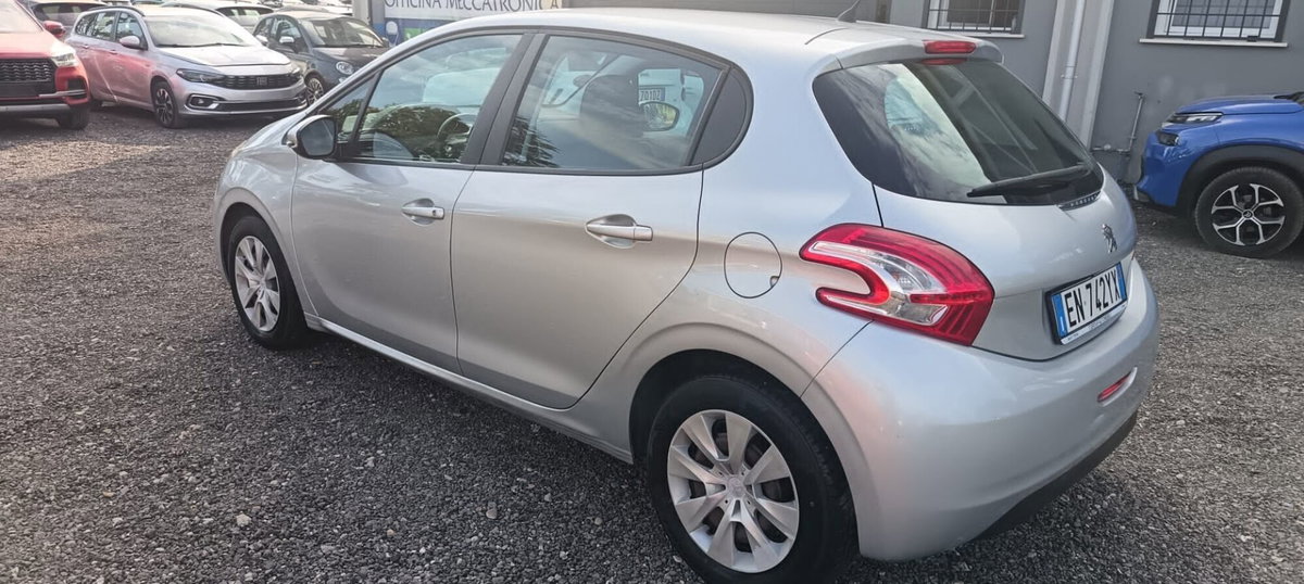 Peugeot 208 HDi 68 CV 5 porte Allure (3)