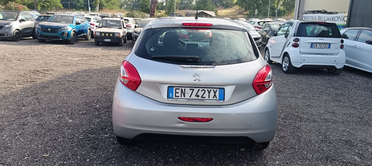 Peugeot 208 HDi 68 CV 5 porte Allure (4)