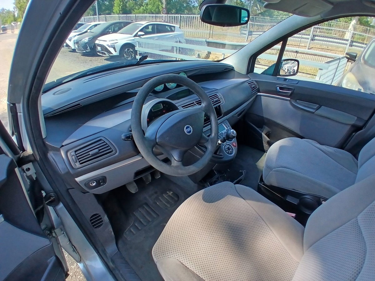 Fiat Ulysse 2.2 JTD Dynamic (19)