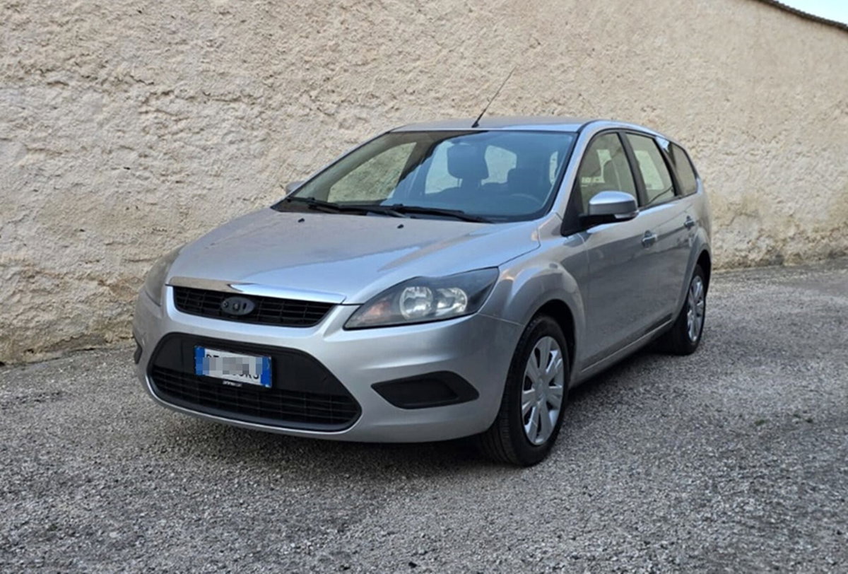 Ford Focus Station Wagon 2.0 TDCi Powershift SW Ikon DPF (2)