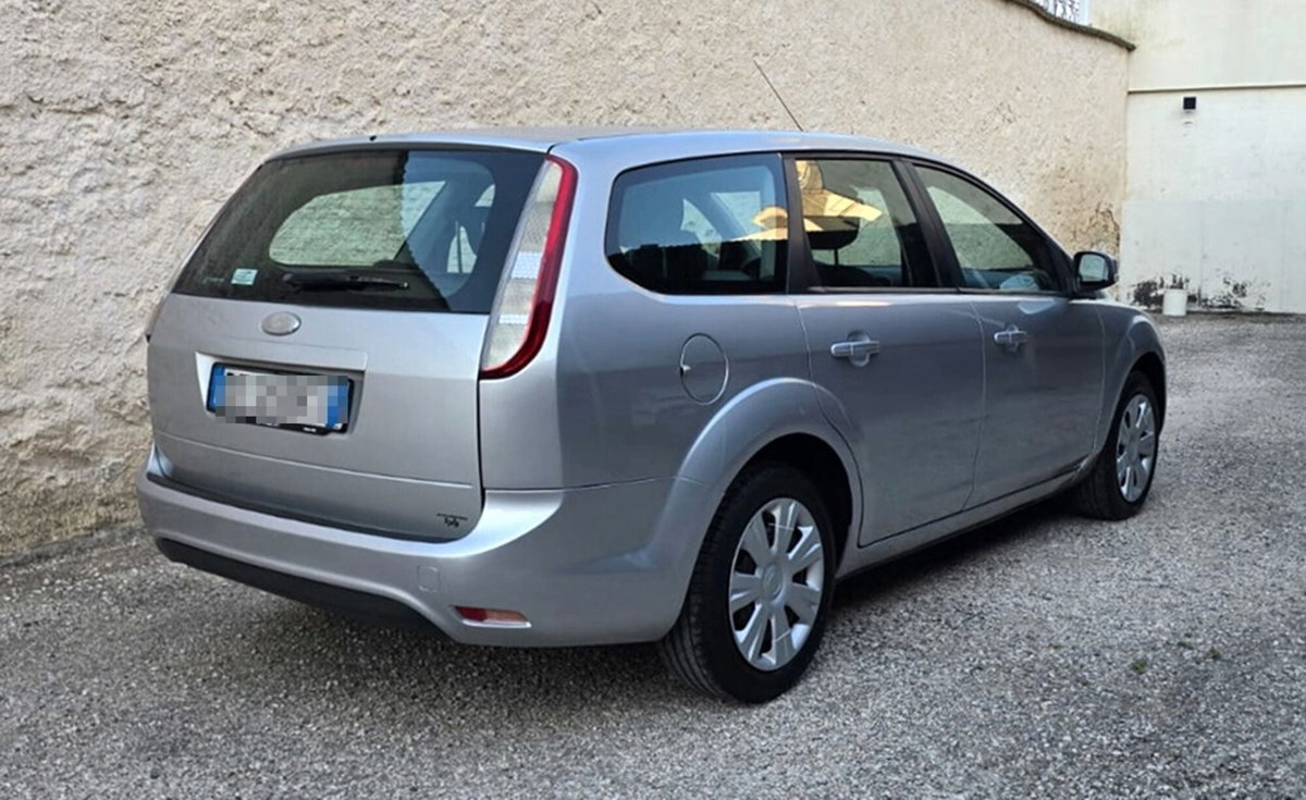 Ford Focus Station Wagon 2.0 TDCi Powershift SW Ikon DPF (3)