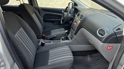 Ford Focus Station Wagon 2.0 TDCi Powershift SW Ikon DPF (7)