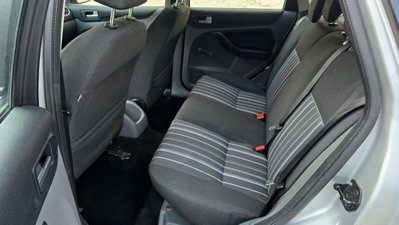 Ford Focus Station Wagon 2.0 TDCi Powershift SW Ikon DPF (8)