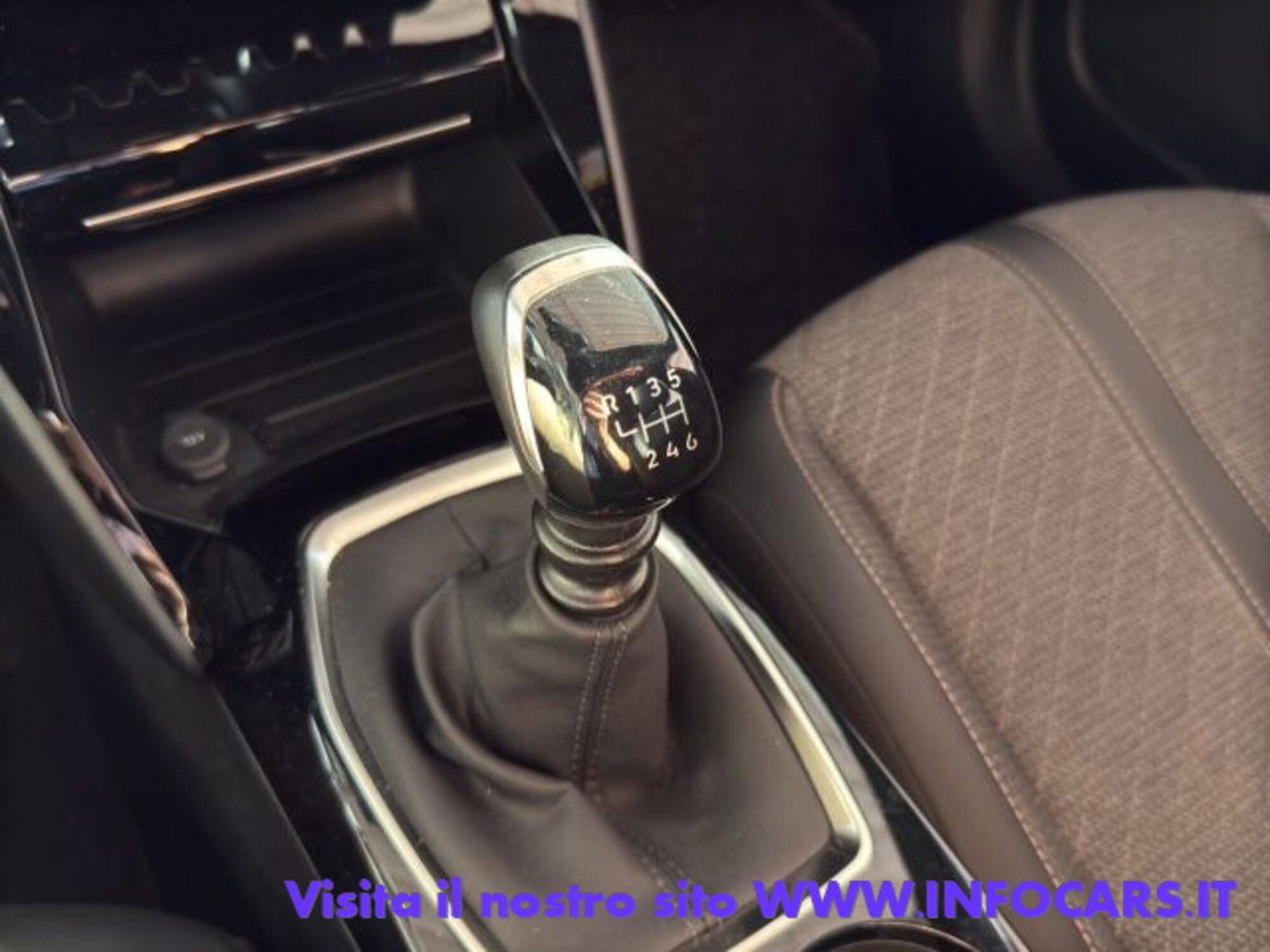 Peugeot 2008 PureTech 100 S&S Allure (19)