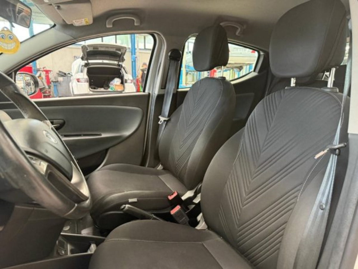 Lancia Ypsilon 1.0 FireFly 5 porte S&S Hybrid Ecochic Gold (11)