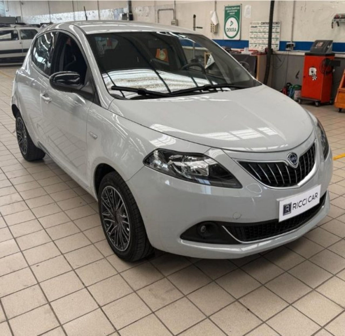 Lancia Ypsilon 1.0 FireFly 5 porte S&S Hybrid Ecochic Gold (2)