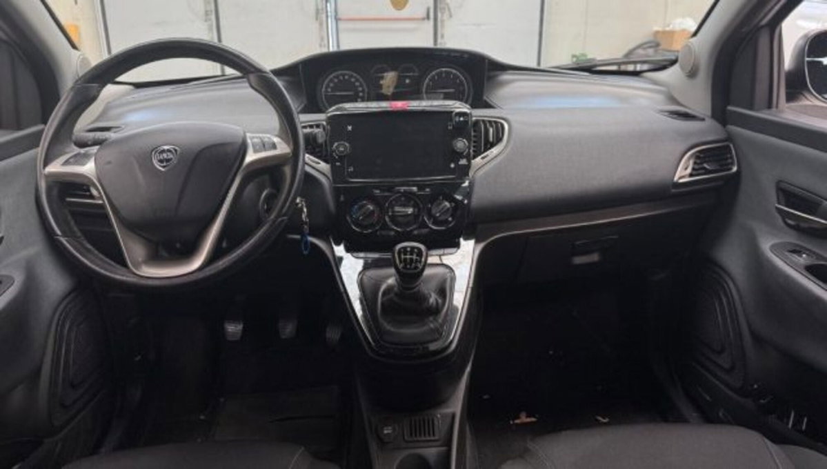 Lancia Ypsilon 1.0 FireFly 5 porte S&S Hybrid Ecochic Gold (7)