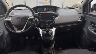 Lancia Ypsilon 1.0 FireFly 5 porte S&S Hybrid Ecochic Gold (7)