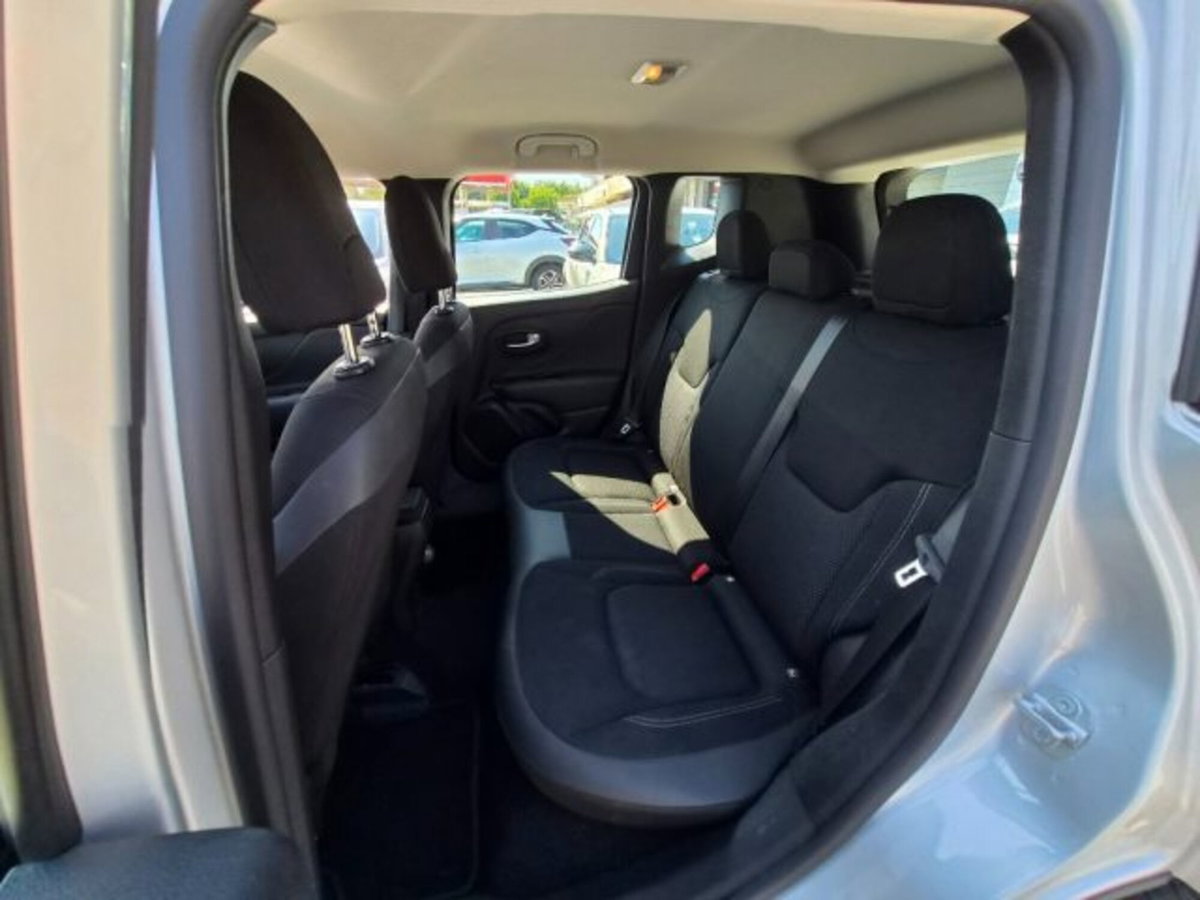 Jeep Renegade 1.3 T4 DDCT Limited (11)