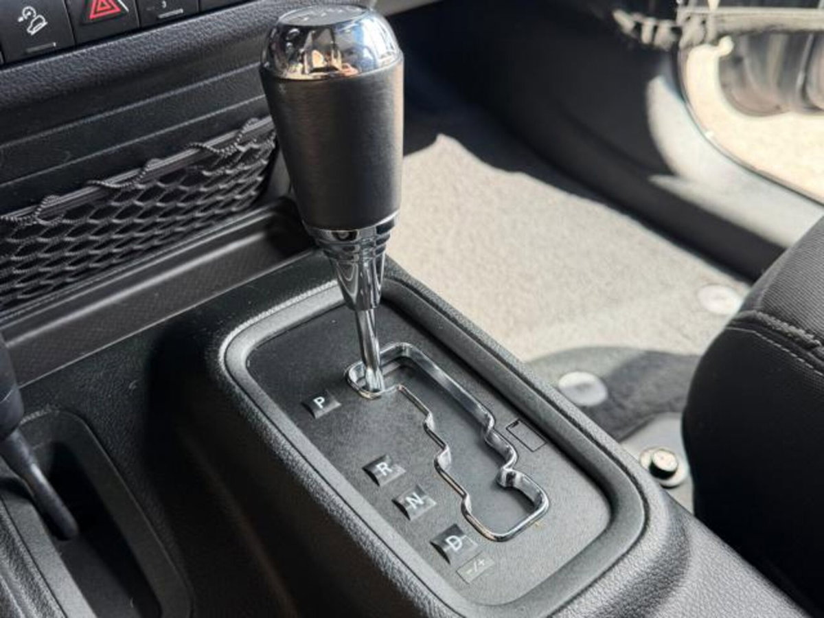 Jeep Wrangler Unlimited 2.8 CRD DPF Rubicon Auto (15)