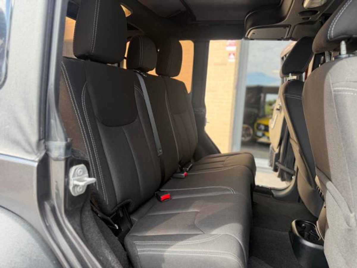 Jeep Wrangler Unlimited 2.8 CRD DPF Rubicon Auto (7)
