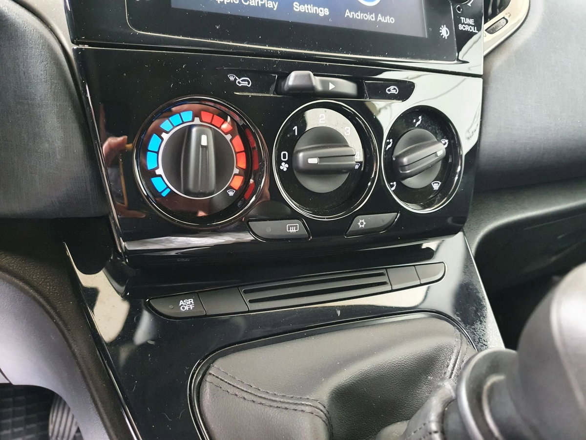 Lancia Ypsilon 1.0 FireFly 5 porte S&S Hybrid Gold Plus (17)