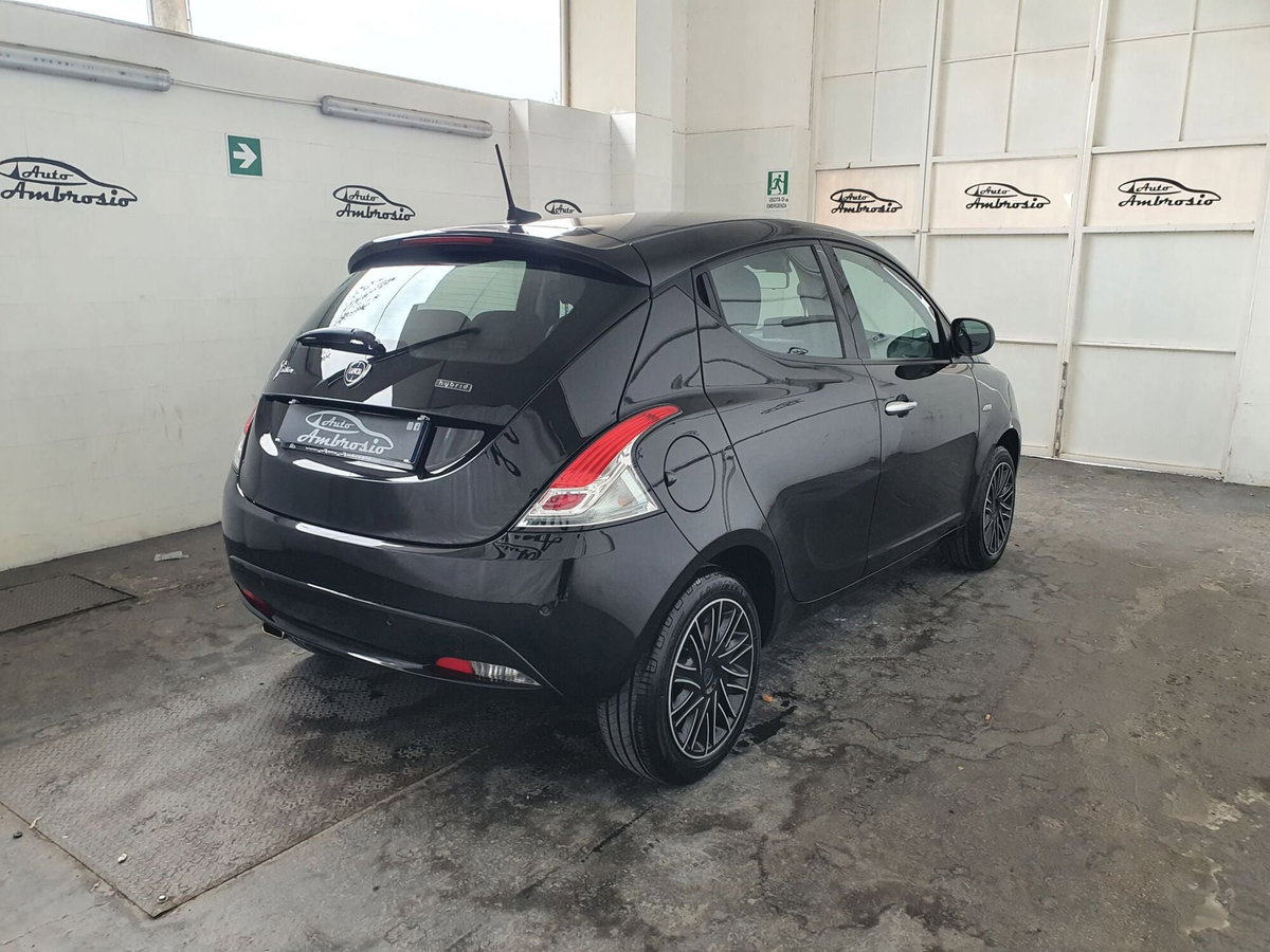Lancia Ypsilon 1.0 FireFly 5 porte S&S Hybrid Gold Plus (6)