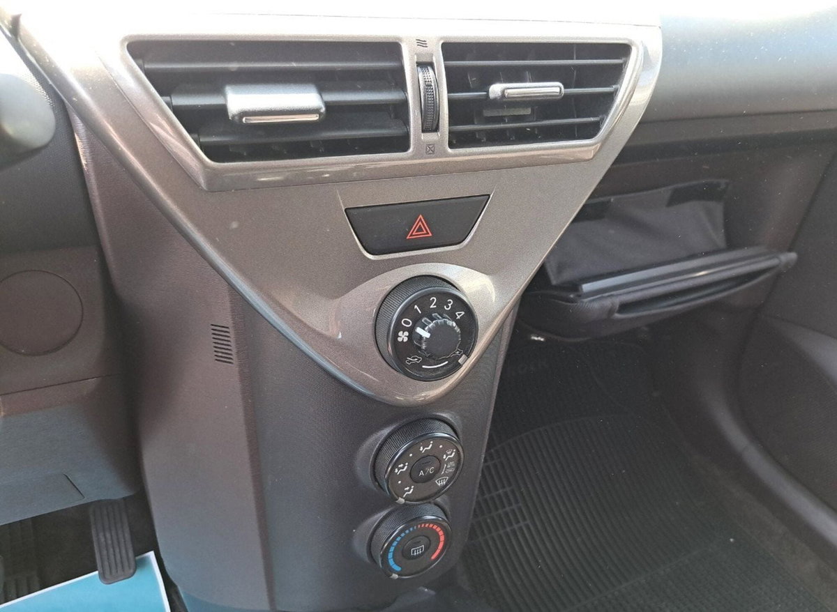 Toyota iQ 1.0 CVT Sol (12)