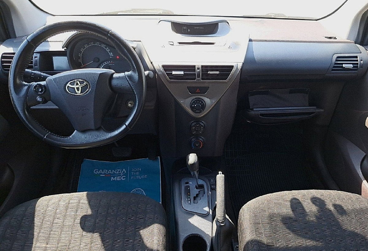 Toyota iQ 1.0 CVT Sol (9)