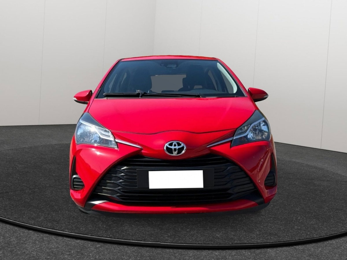 Toyota Yaris 1.0 5 porte Active (5)