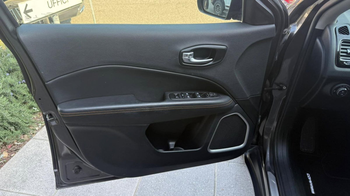Jeep Compass 2.0 Turbodiesel Limited (16)